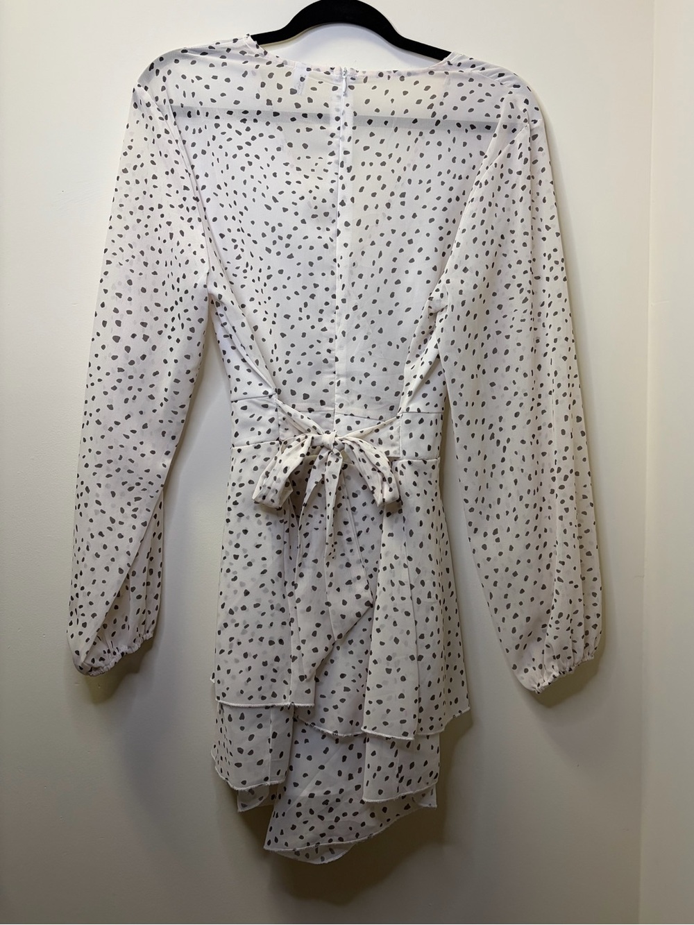 Womens Cream & Black Polka Dotted Long-Sleeve V-Neck Tiered Romper Size Large - Picture 4 of 6